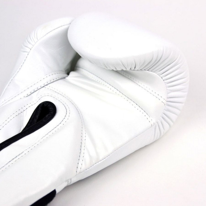 Боксерские перчатки турнира Glory Fairtex BGVG1 white 12 oz
