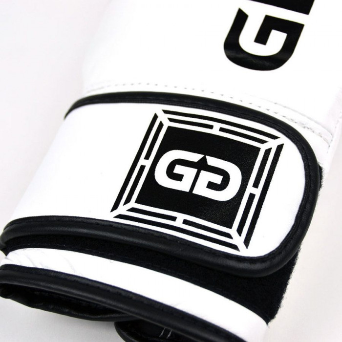 Боксерские перчатки турнира Glory Fairtex BGVG1 white 12 oz