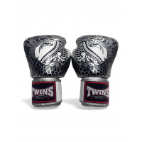 Боксерские перчатки Twins Special FBGV52 Dragon white silver 12 oz