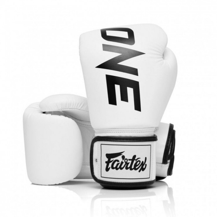 Боксерские перчатки Fairtex One ChampionShip white 16 oz