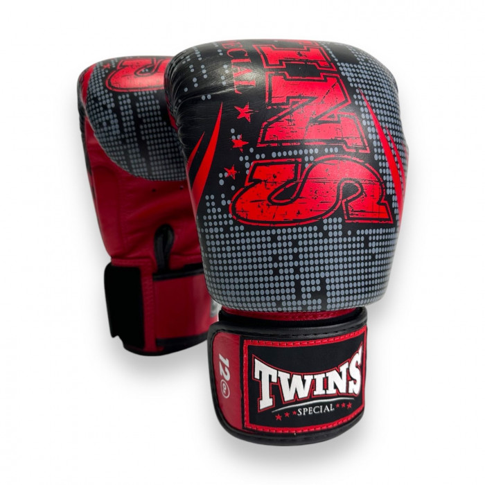 Боксёрские перчатки FBGVL3-TW5 black red 10 oz